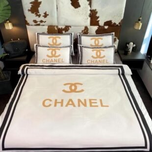 Chanel white printed bedding sets quilt sets duvet cover luxury brand bedding decor bedroom sets best luxury bed sets gift thankgivings and christmas Bedding Sets